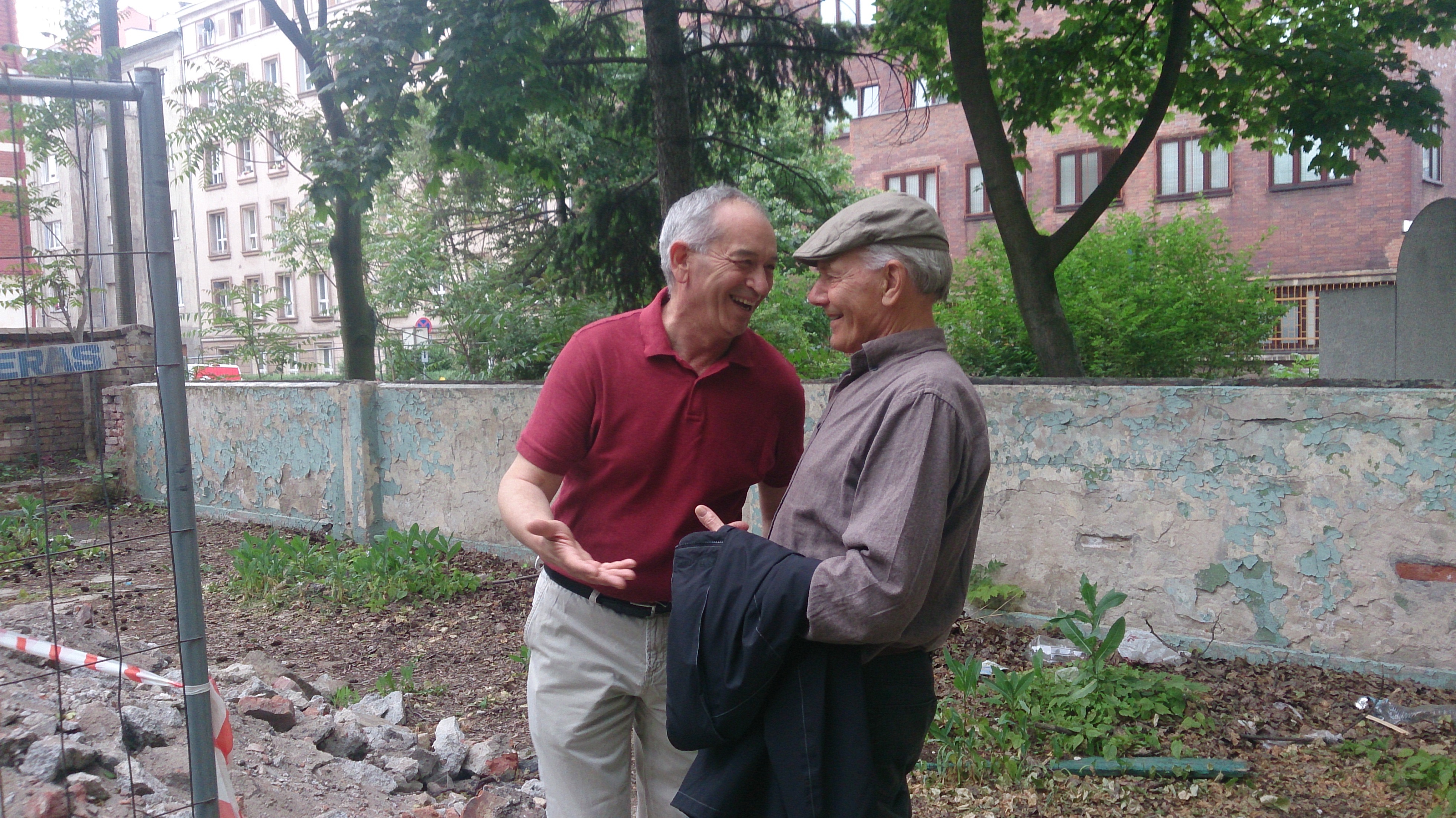 Olek and Alex site of New Synagogue 2017